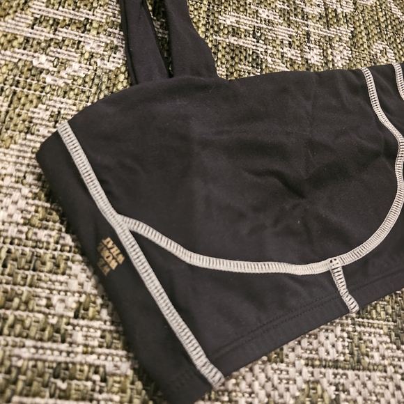 WeWoreWhat XL Black & White sport bra - Picture 2 of 8